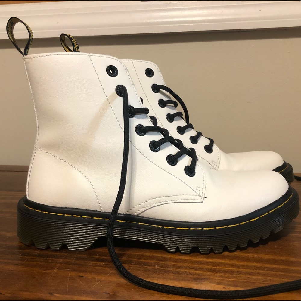 1460 WOMEN'S PATENT LEATHER LACE UP BOOTS
